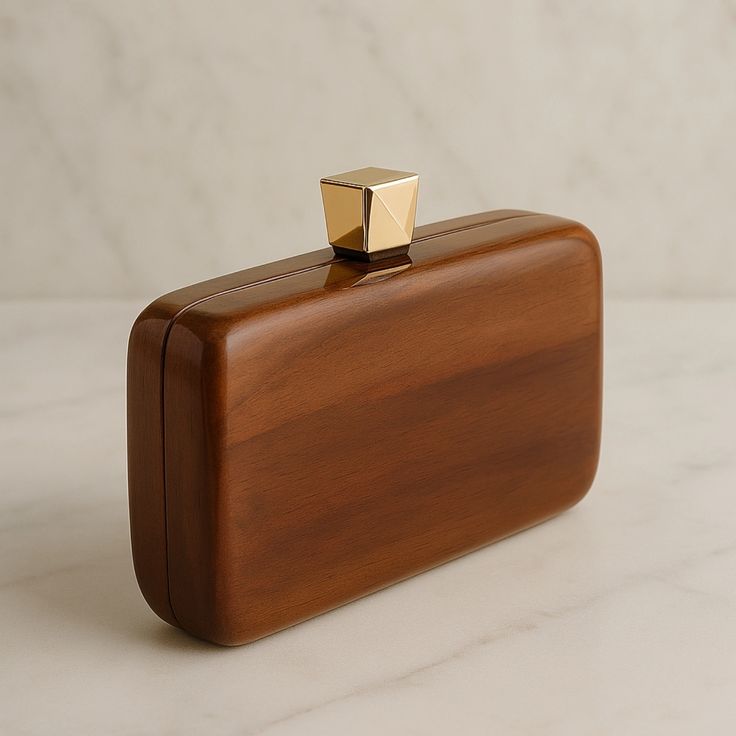 WOODEN CLUCTH